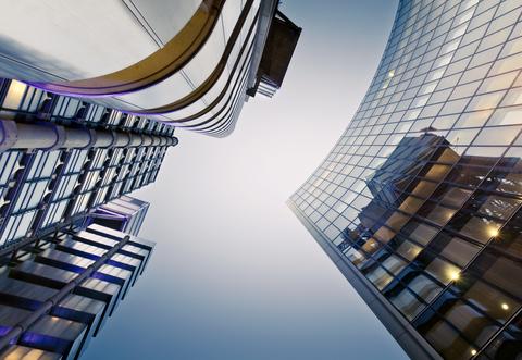 新力控股评级展望被降至负面 年内132亿元债