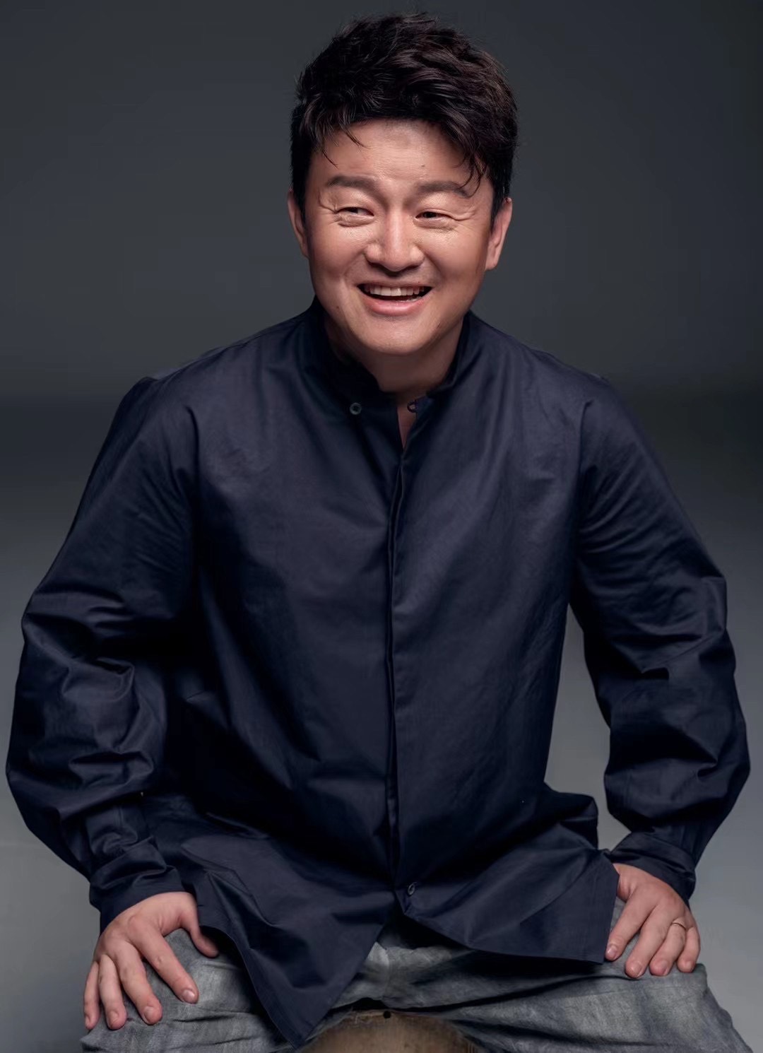 情景喜剧冬奥一家人热烈开机演员张磊任暖憨教练