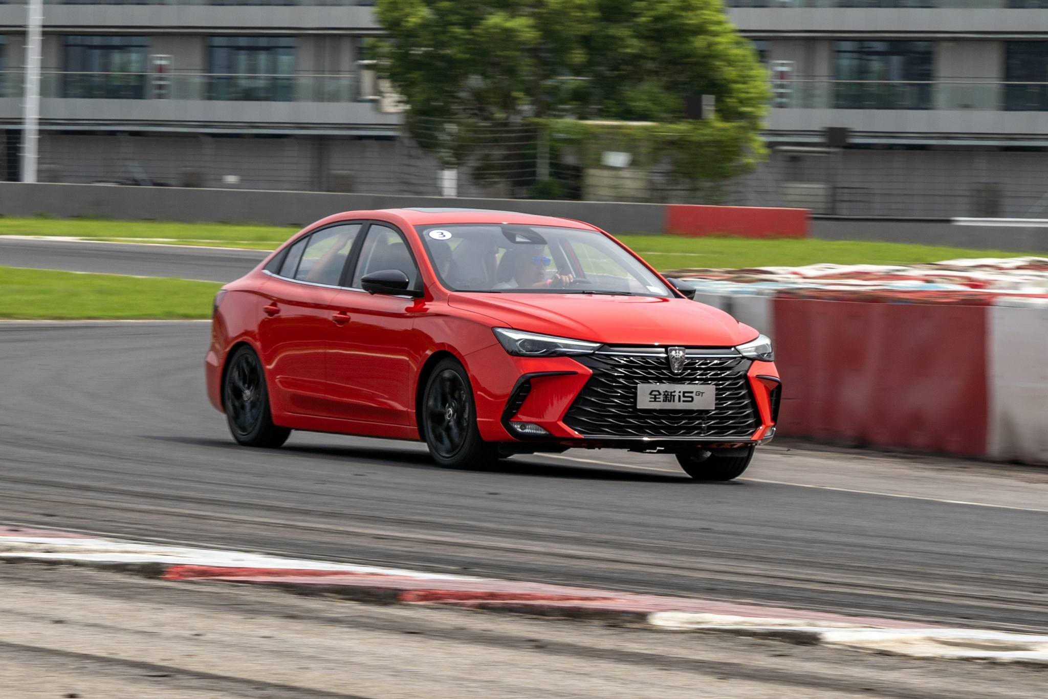 【原创】试驾荣威i5 gt 10万以内运动家轿新曙光