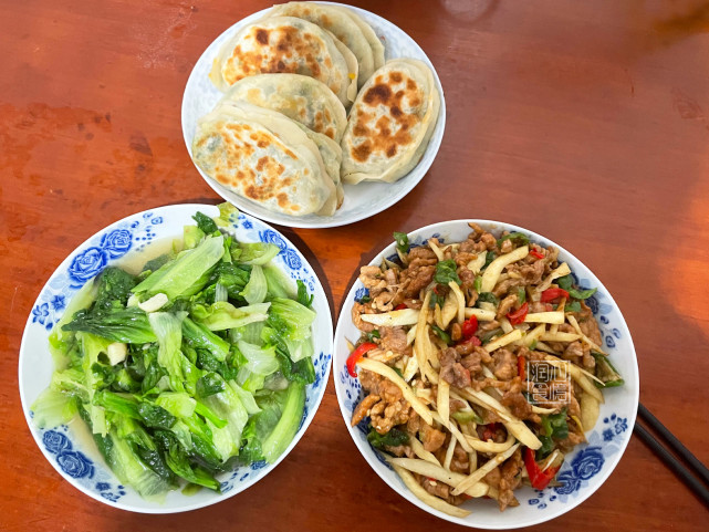 晒了晒我家一周七天的晚餐，在朋友圈走红，网友：想去你家做客休闲区蓝鸢梦想 - Www.slyday.coM