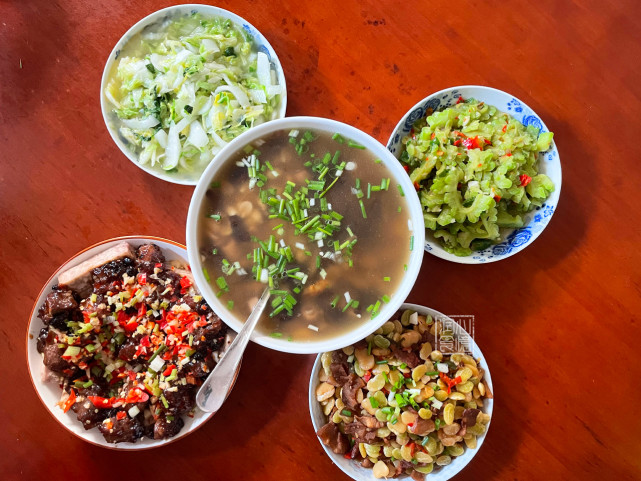 晒了晒我家一周七天的晚餐，在朋友圈走红，网友：想去你家做客休闲区蓝鸢梦想 - Www.slyday.coM