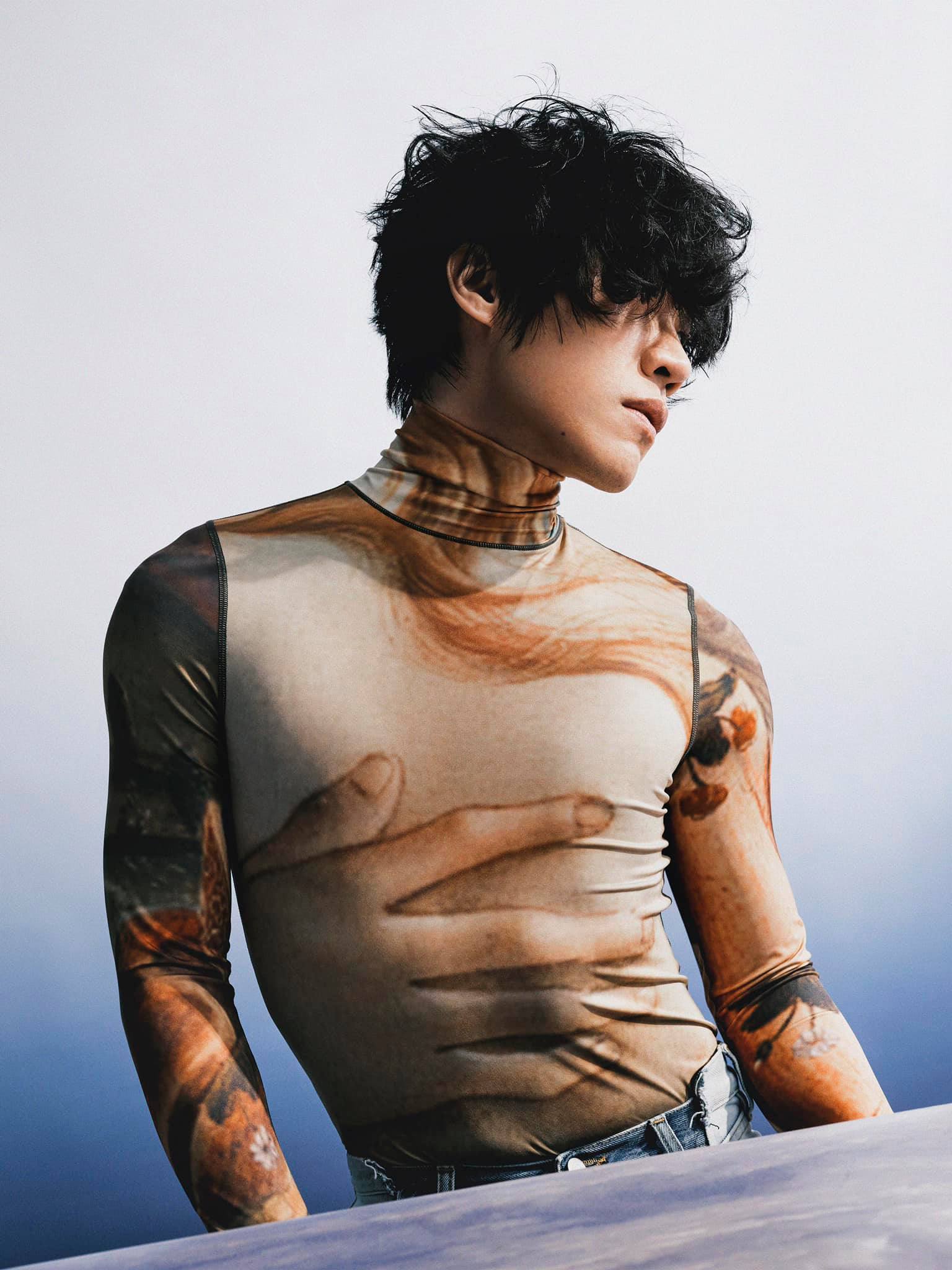 卢广仲摘下眼镜穿上紧身衣 竟撞脸rain!|卢广仲|撞脸|眼镜_新浪新闻