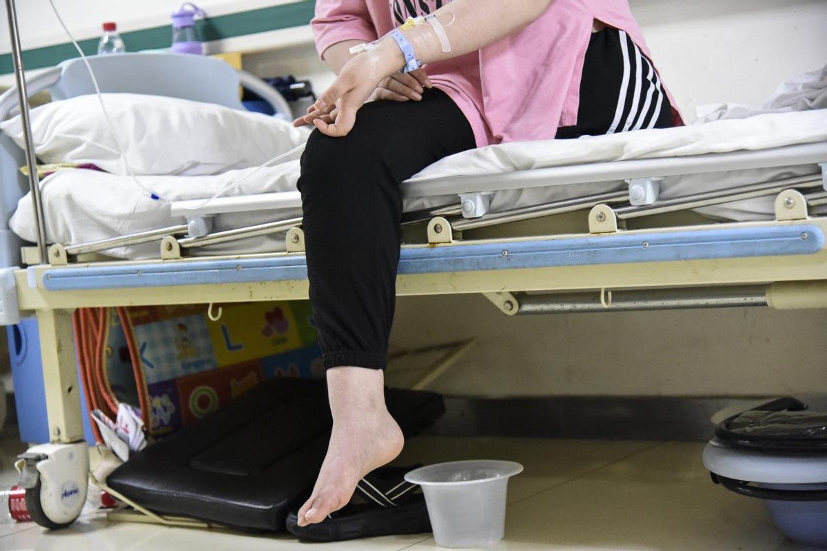 河南一花季少女患重症无奈舍弃一条腿,哭诉:活下去,才有希望休闲区蓝鸢梦想 - Www.slyday.coM 河南一花季少女患重症无奈舍弃一条腿,哭诉:活下去,才有希望休闲区蓝鸢梦想 - Www.slyday.coM