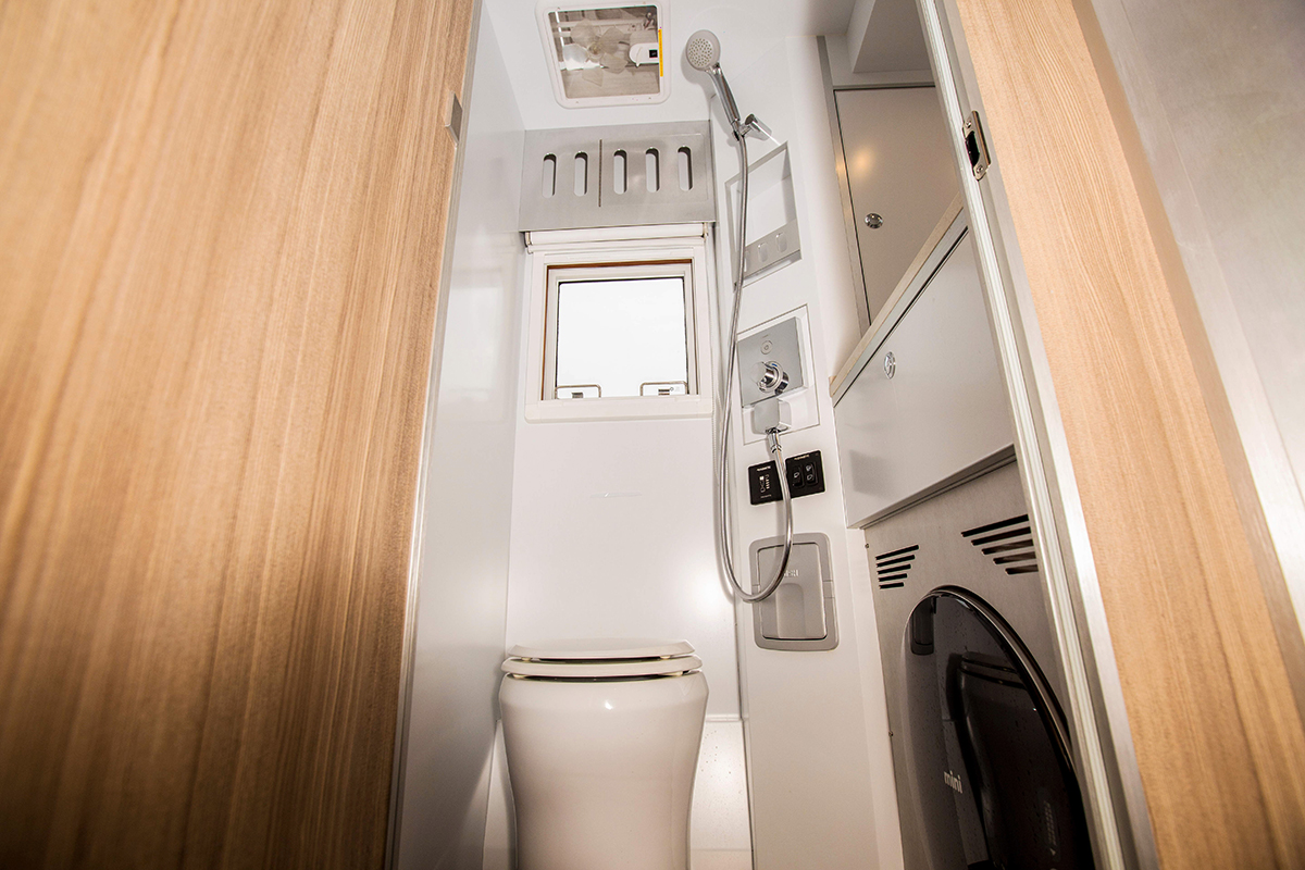 分时四驱 全时八驱还带升顶露台,诺马迪森自行式越野房车