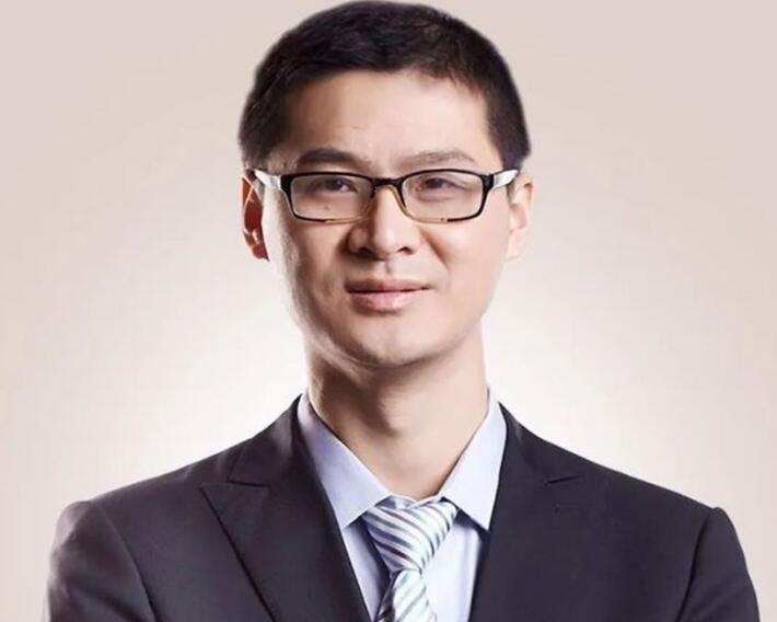 罗翔粉丝数破1800万比老番茄多了200万但平均播放量却输了