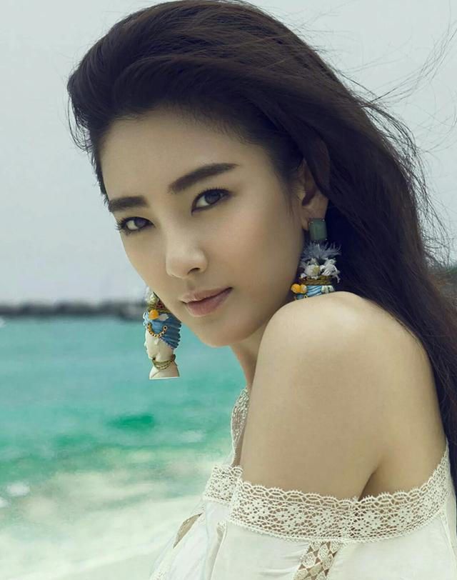 34岁张雨绮,妩媚动人身材饱满,女神真是美得非常张扬!