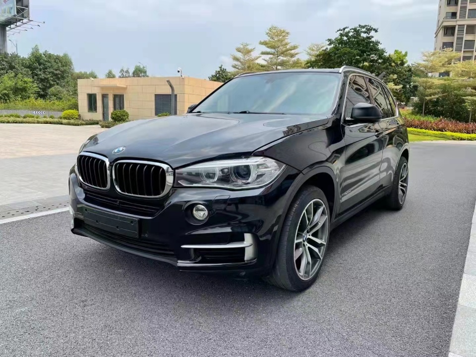 2017款宝马x5售价21万,动力澎湃,实测5.4秒破百的成绩非常强劲