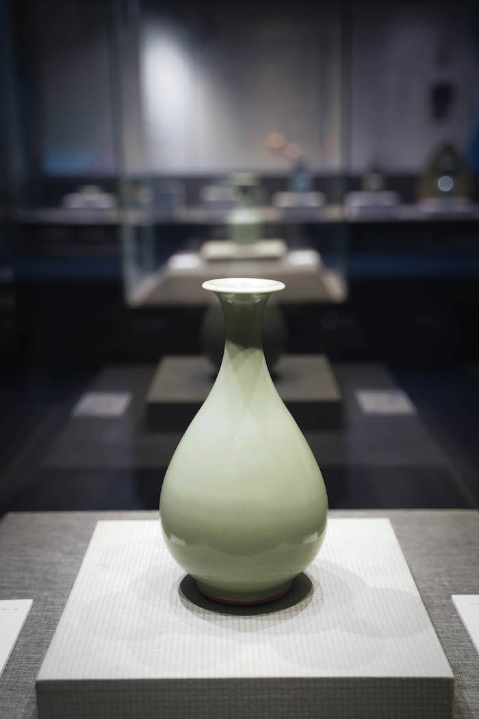 西子湖畔看龙泉青瓷从古今精品看制釉技艺