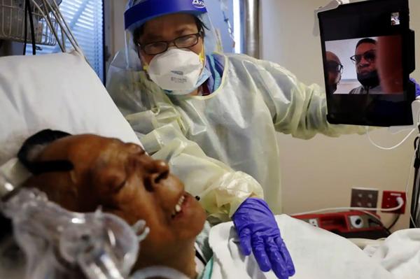 美国医疗系统濒临崩溃,医院里都是新冠患者,死前的表现如出一辙