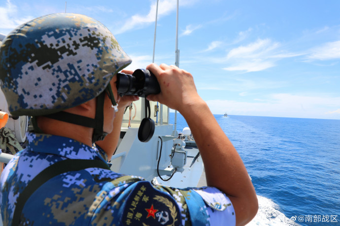 南部战区海军编队登陆训练紧急前出登上敌占岛