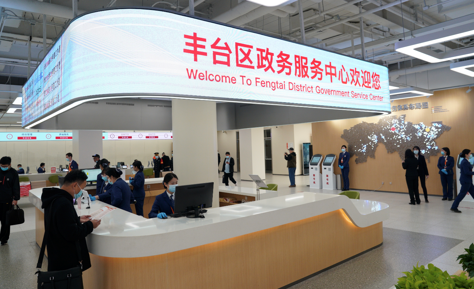 大红门曾经的服装大厦,如今以另一种身份回归,变身丰台区政务服务中心