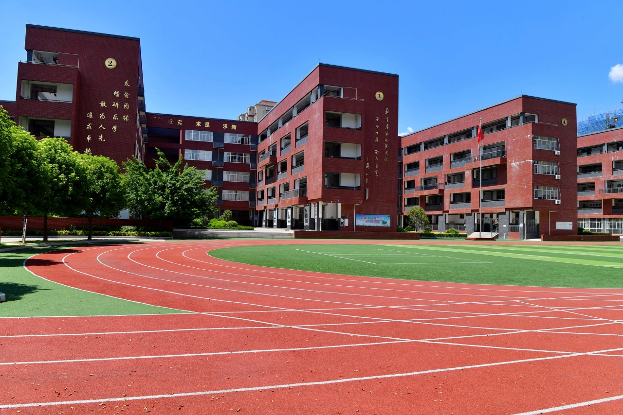 9月13日,福建省莆田市仙游县实验小学已暂停线下教学.视觉中国图片