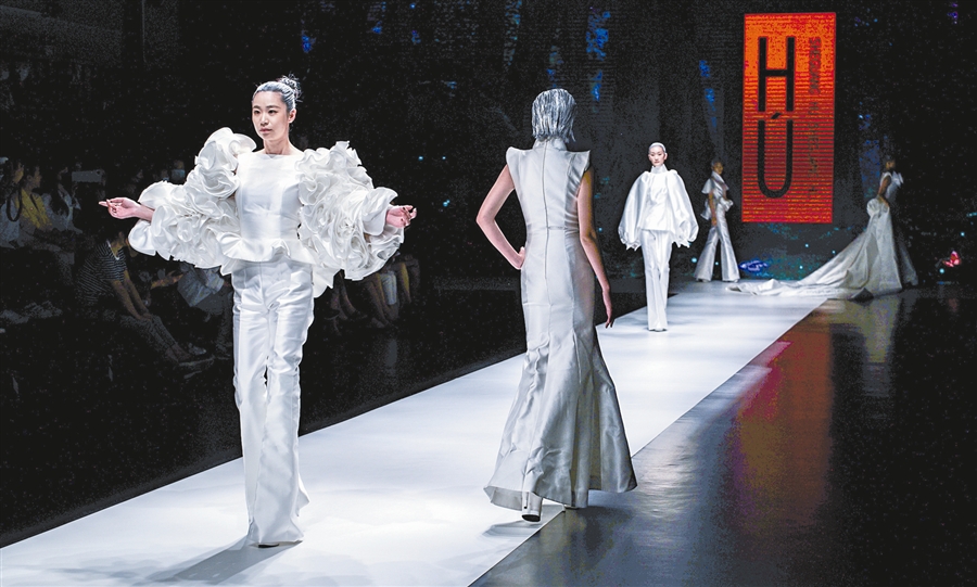 标题导航大连时装周霓裳溢彩