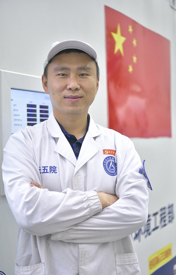 工作中的应鹏(受访者供图)