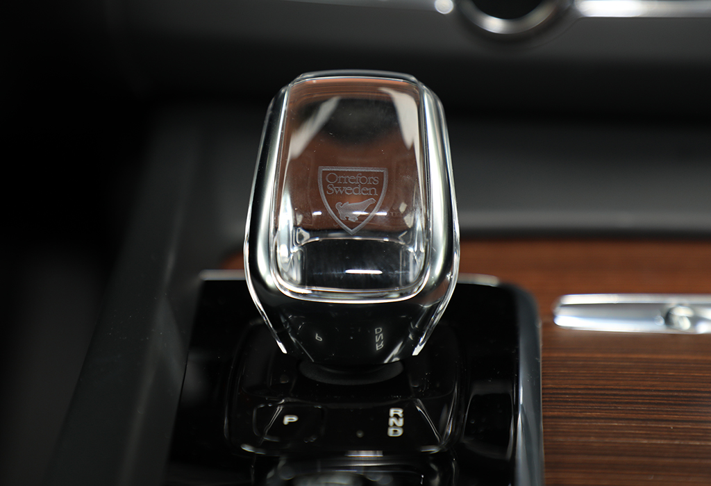 水晶挡把这次也出现在了新款沃尔沃xc60上面,整体看上去更加精致了