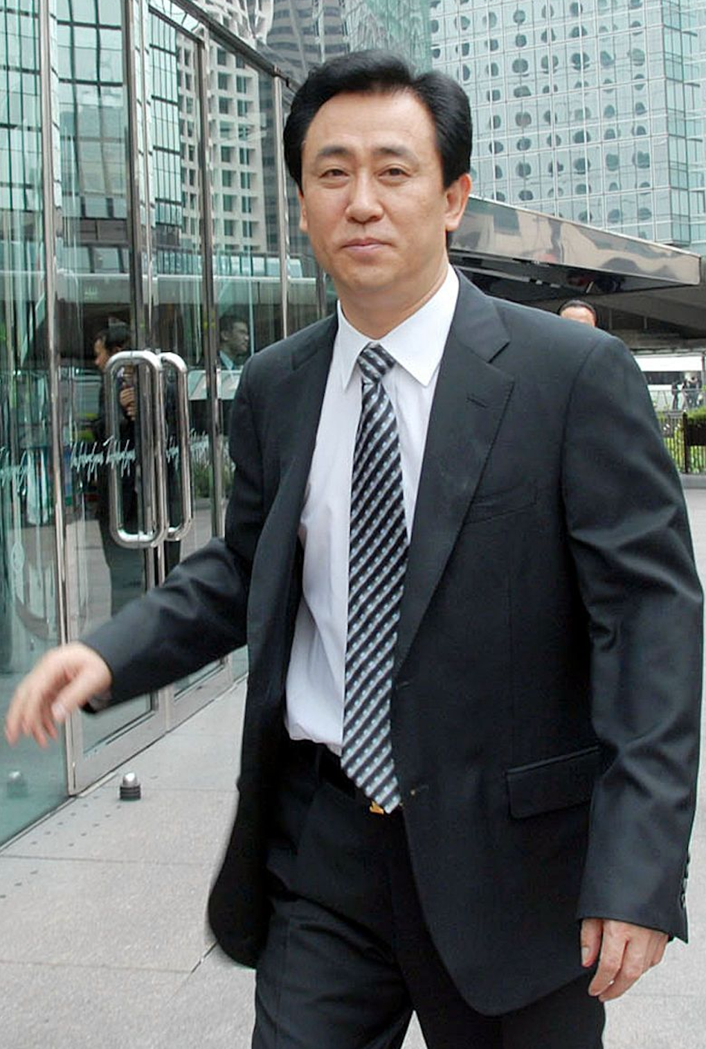 刘銮雄懒理恒大股价大跌仍增持7600万股对好友许家印充满信心