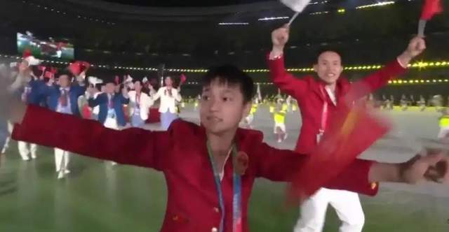 现场比心!全红婵亮相开幕式又成焦点,可爱值拉满人气直追朱婷休闲区蓝鸢梦想 - Www.slyday.coM 现场比心!全红婵亮相开幕式又成焦点,可爱值拉满人气直追朱婷休闲区蓝鸢梦想 - Www.slyday.coM