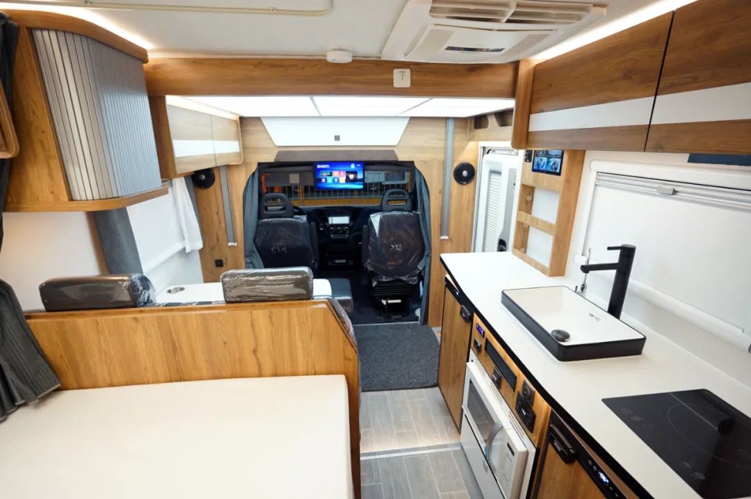 赛德房车车友定制款猎鹰02内饰风格在变细节把控不变