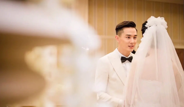 戚薇李承铉婚礼照片曝光 结婚7年甜蜜恩爱 成跨国模范夫妻 李承铉 戚薇 婚礼 新浪新闻