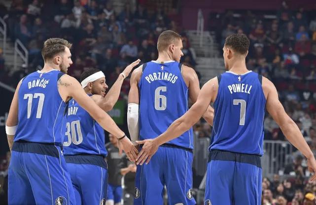 达拉斯独行侠队的先发预测东契奇和波婶的兼容依然是重要课题