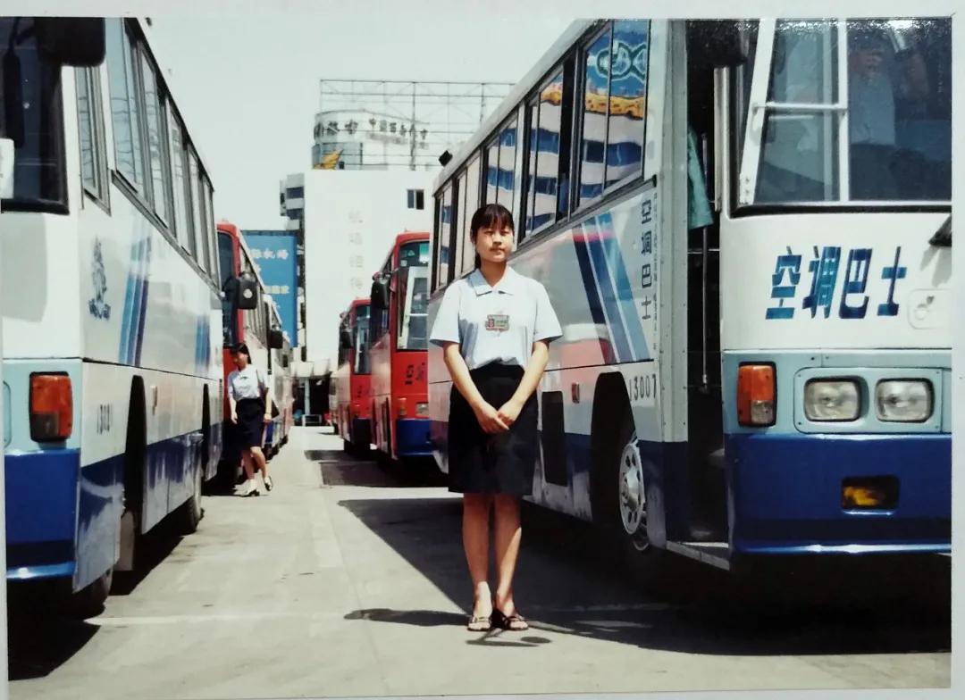 这是九十年代的成都公共汽车:80年代时兴的公交车广告车票1988年,丹拿