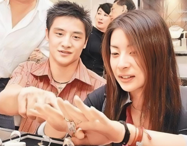 妻子抱4个月女儿痛哭,陈若琳为其抱不平|王克楠|郭晶晶|初恋_新浪新闻