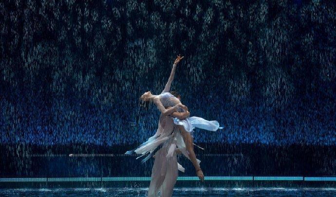 金晨、佟丽娅绝美起舞，罗一舟凌空“起飞”，名场面全靠他？休闲区蓝鸢梦想 - Www.slyday.coM