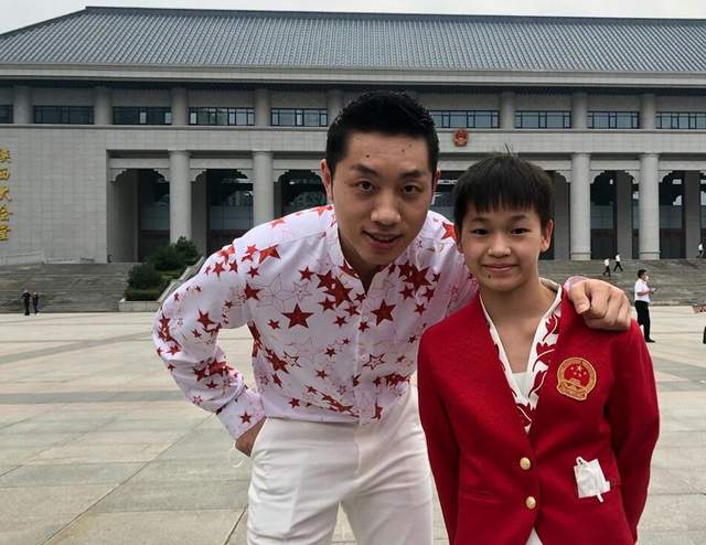 现场比心!全红婵亮相开幕式又成焦点,可爱值拉满人气直追朱婷休闲区蓝鸢梦想 - Www.slyday.coM 现场比心!全红婵亮相开幕式又成焦点,可爱值拉满人气直追朱婷休闲区蓝鸢梦想 - Www.slyday.coM