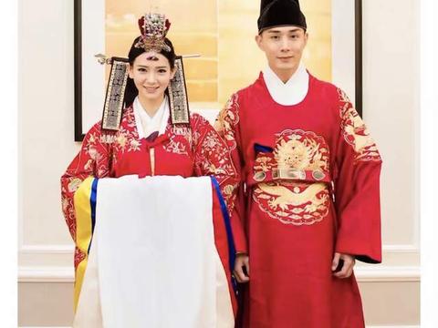 戚薇李承铉一家三口现身环球影城,6岁小lucky甜美可爱,长腿抢镜休闲区蓝鸢梦想 - Www.slyday.coM 戚薇李承铉一家三口现身环球影城,6岁小lucky甜美可爱,长腿抢镜休闲区蓝鸢梦想 - Www.slyday.coM