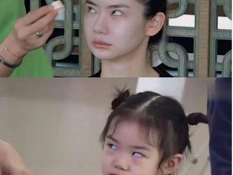 戚薇李承铉一家三口现身环球影城,6岁小lucky甜美可爱,长腿抢镜休闲区蓝鸢梦想 - Www.slyday.coM 戚薇李承铉一家三口现身环球影城,6岁小lucky甜美可爱,长腿抢镜休闲区蓝鸢梦想 - Www.slyday.coM