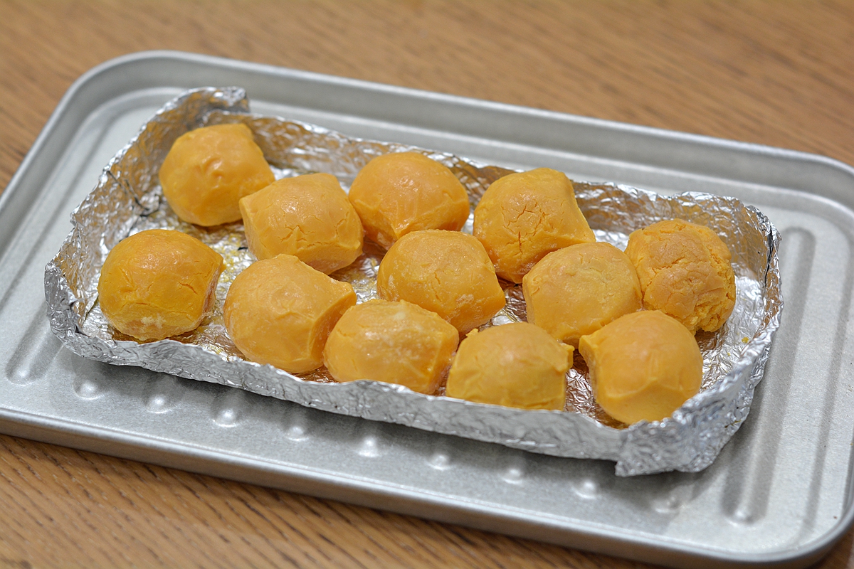 幸福感爆棚的金沙肉松月饼,2:8薄皮大馅,咬一口超满足