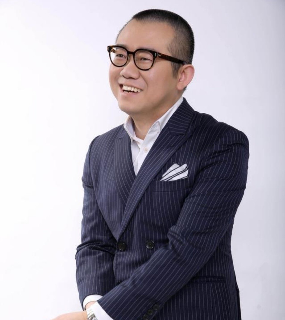 主持人涂磊晒与女儿视频感叹工作忙没空陪孩子满眼疲惫显憔悴