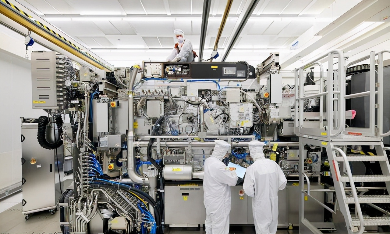 造价15亿美元包含10万个部件的高端设备卡住芯片制造的命脉