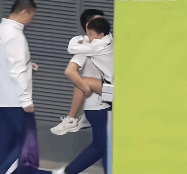 为何全红婵多了一个人形挂件的外号？真实原因曝光，红姐太可爱了休闲区蓝鸢梦想 - Www.slyday.coM