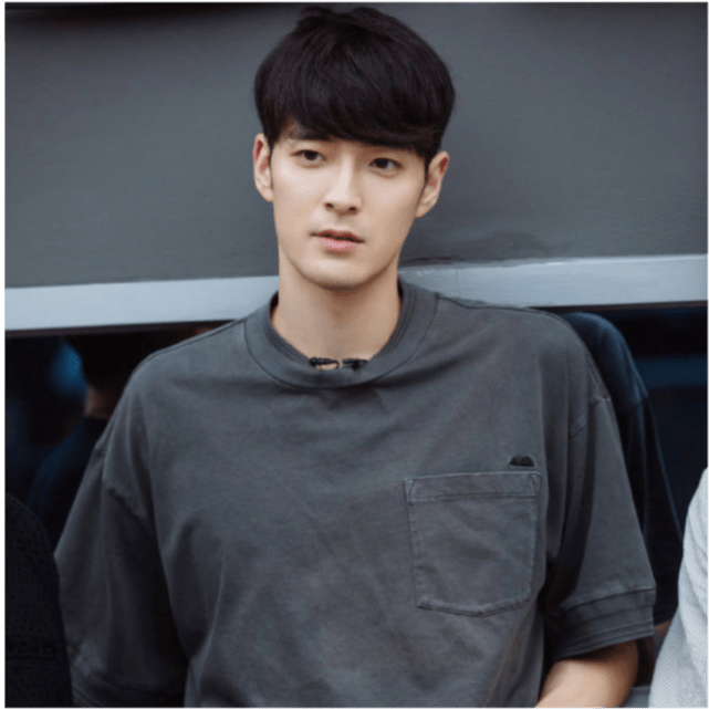 戚薇一家游玩被偶遇,李承铉牵着女儿超有爱,李铢衔牵着女友同行休闲区蓝鸢梦想 - Www.slyday.coM 戚薇一家游玩被偶遇,李承铉牵着女儿超有爱,李铢衔牵着女友同行休闲区蓝鸢梦想 - Www.slyday.coM