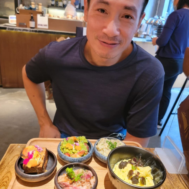 陈豪夫妇吃饭享受二人世界 陈茵媺称如今被老公看着依旧心跳加速休闲区蓝鸢梦想 - Www.slyday.coM