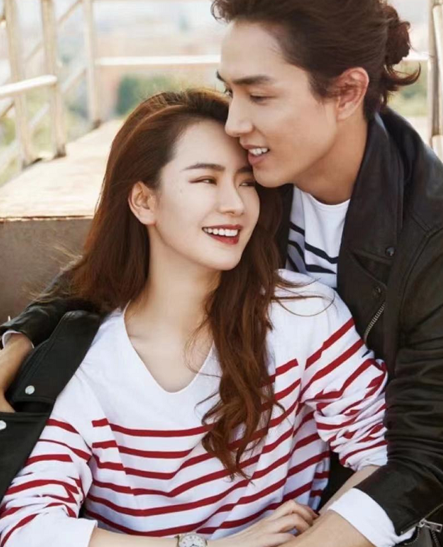 戚薇一家打卡北京环球影城，李承铉牵着女儿，lucky打扮似小公主休闲区蓝鸢梦想 - Www.slyday.coM