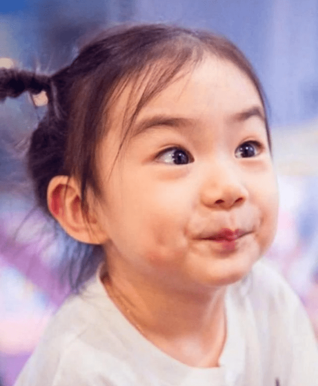 戚薇一家游玩被偶遇,李承铉牵着女儿超有爱,李铢衔牵着女友同行休闲区蓝鸢梦想 - Www.slyday.coM 戚薇一家游玩被偶遇,李承铉牵着女儿超有爱,李铢衔牵着女友同行休闲区蓝鸢梦想 - Www.slyday.coM