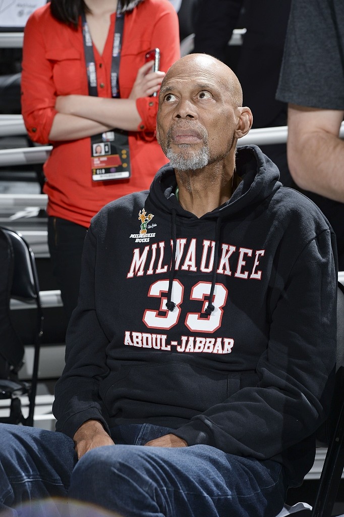 当年提出交易申请如何保密?贾巴尔:那时候记者比现在少得多