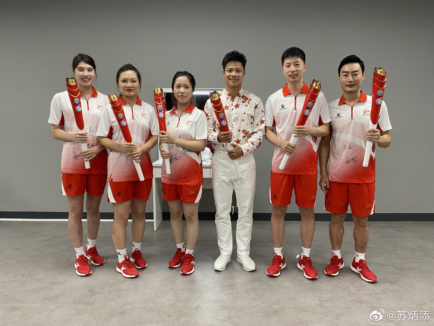 苏炳添晒全运会六位火炬手合影：第一次当火炬手还是有点紧张????休闲区蓝鸢梦想 - Www.slyday.coM