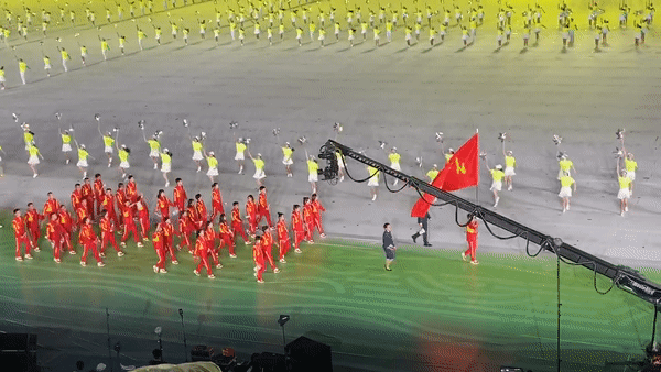 杨倩点燃主火炬！全运会今晚开幕休闲区蓝鸢梦想 - Www.slyday.coM