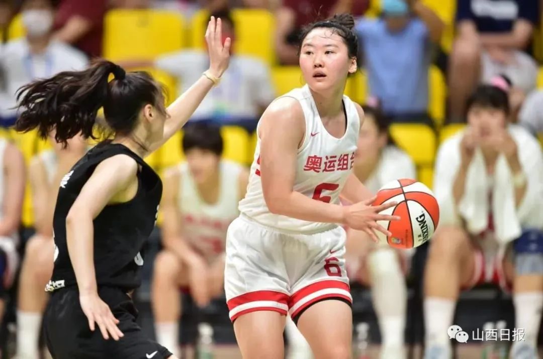 武桐桐在全运会女篮决赛中