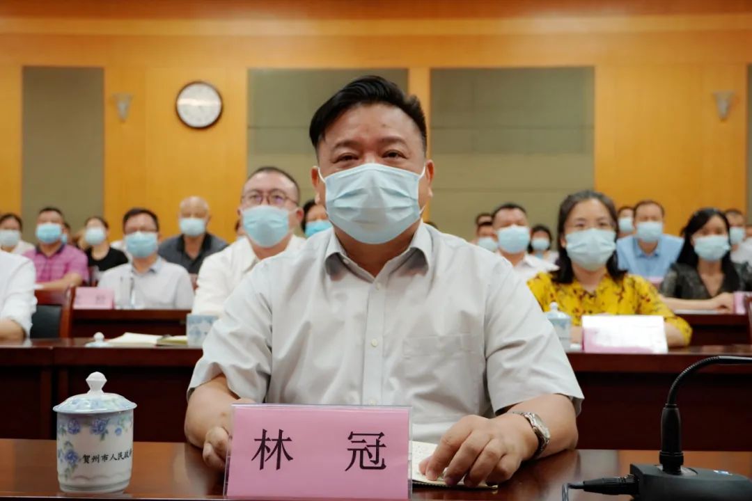 贺州市委书记林冠在贺州市收听收看"时代前沿知识"系列讲座第123讲