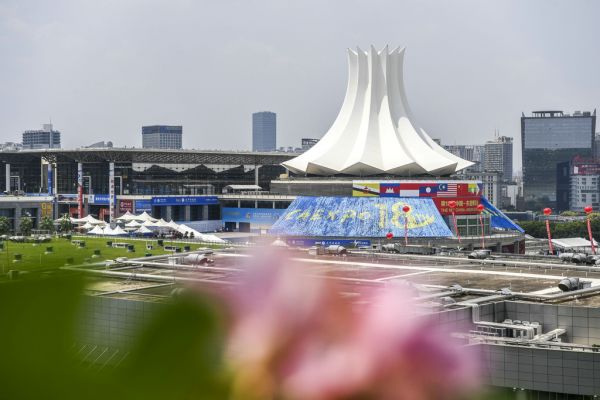 这是南宁国际会展中心及周边建筑（9月10日摄）