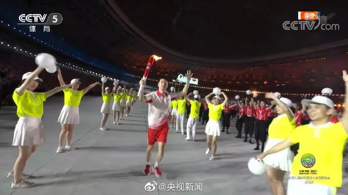 杨倩点燃主火炬！全运会今晚开幕，广东代表团入场视频→休闲区蓝鸢梦想 - Www.slyday.coM