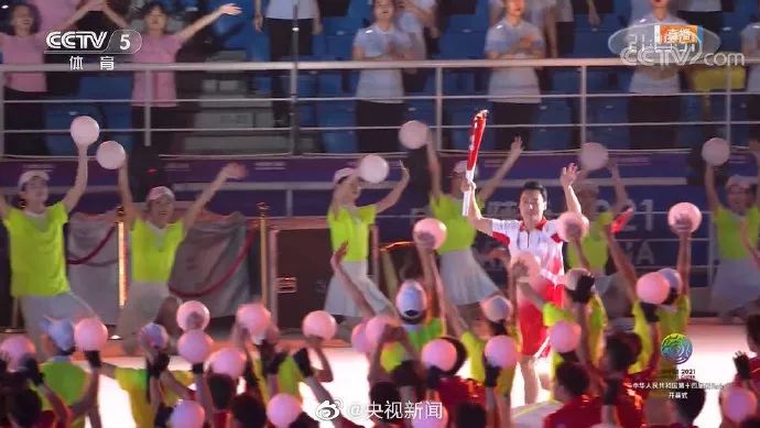 杨倩点燃主火炬！全运会今晚开幕，广东代表团入场视频→休闲区蓝鸢梦想 - Www.slyday.coM