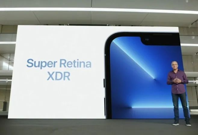 刚刚发布的iPhone13，果然真香！价格降了，但屏幕拍照电池全都升级了休闲区蓝鸢梦想 - Www.slyday.coM