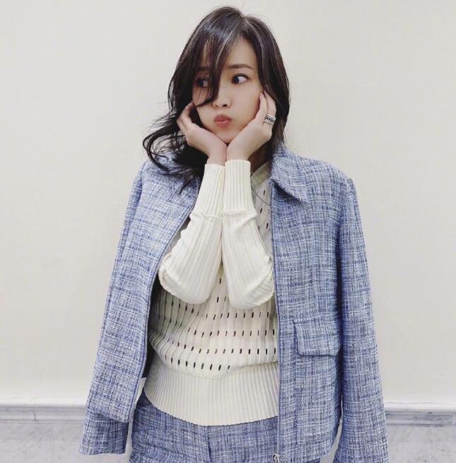 42岁侯佩岑分享生活近照 嘟嘴卖萌少女感十足