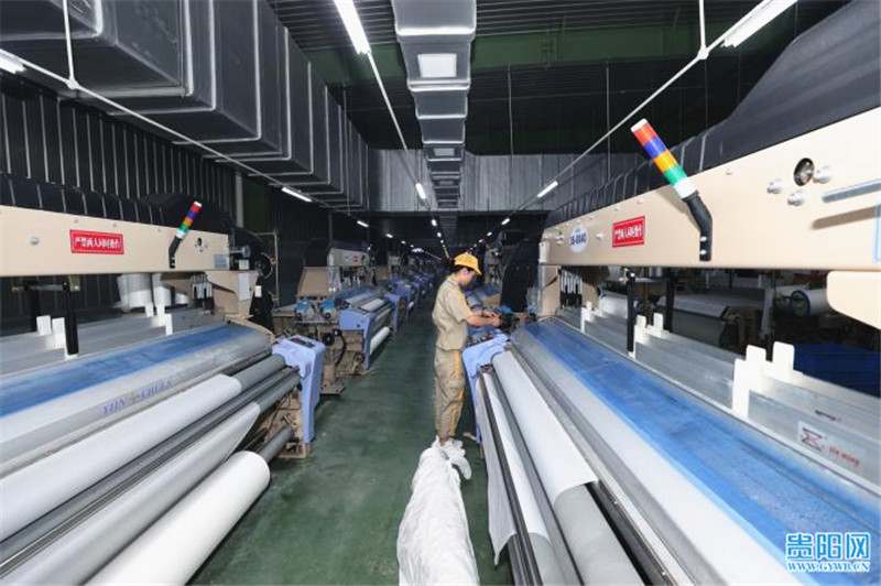 【图集】恒力(贵阳)产业园首条生产线投入试生产,日产高端面料23万米
