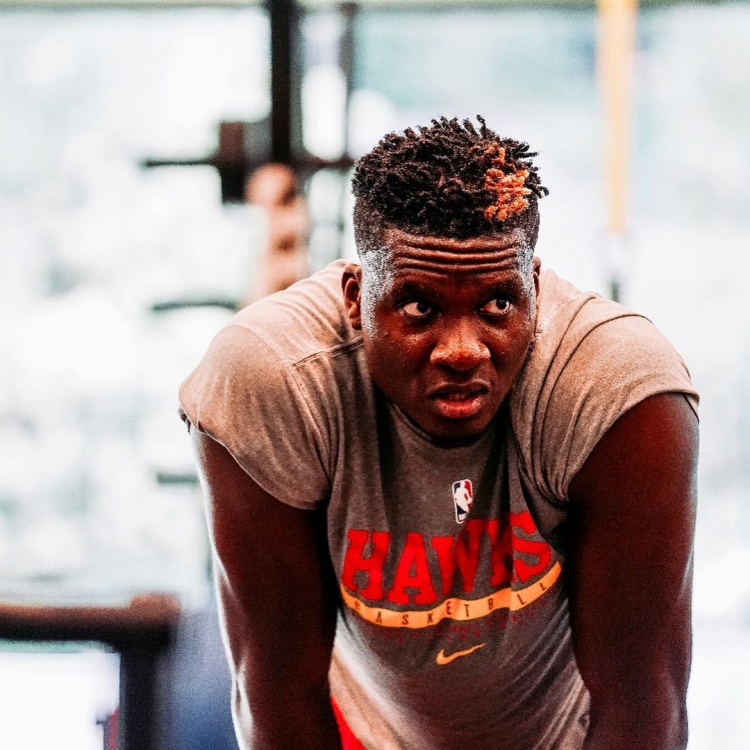 卡佩拉晒努力训练照 特雷-杨打趣:这孩子明早肯定得去药检了